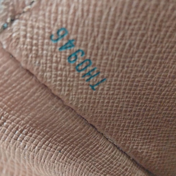 Vintage Louis Vuitton Monogram Chantilly Crossbody - Very good Vintage Condition - Picture 7 of 14